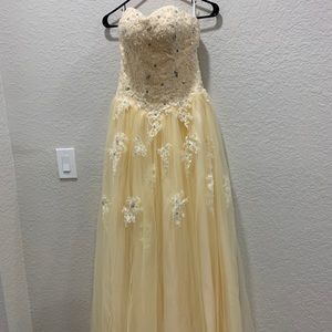 Yellow Quinceañera dress